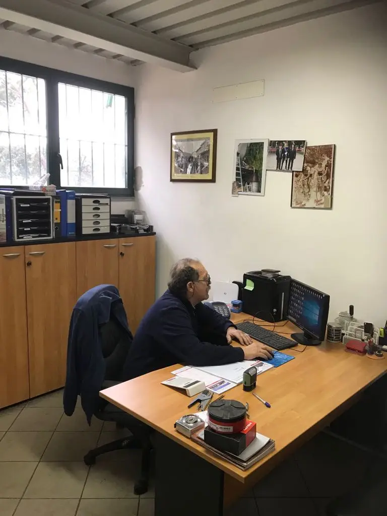 Lavorazione del metallo in officina (foto 144)