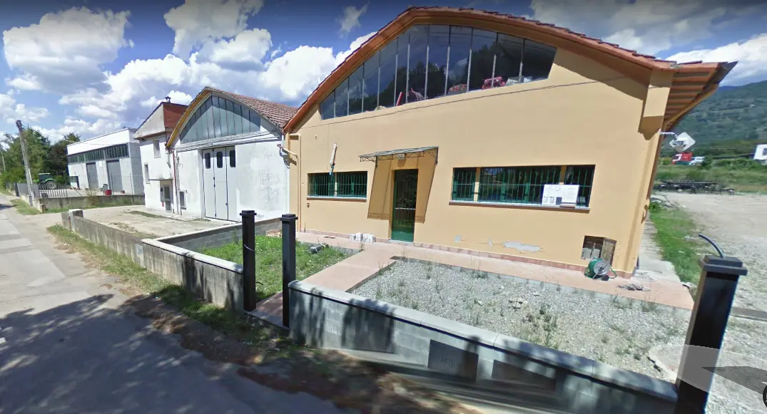 Lavorazione del metallo in officina (foto 153)