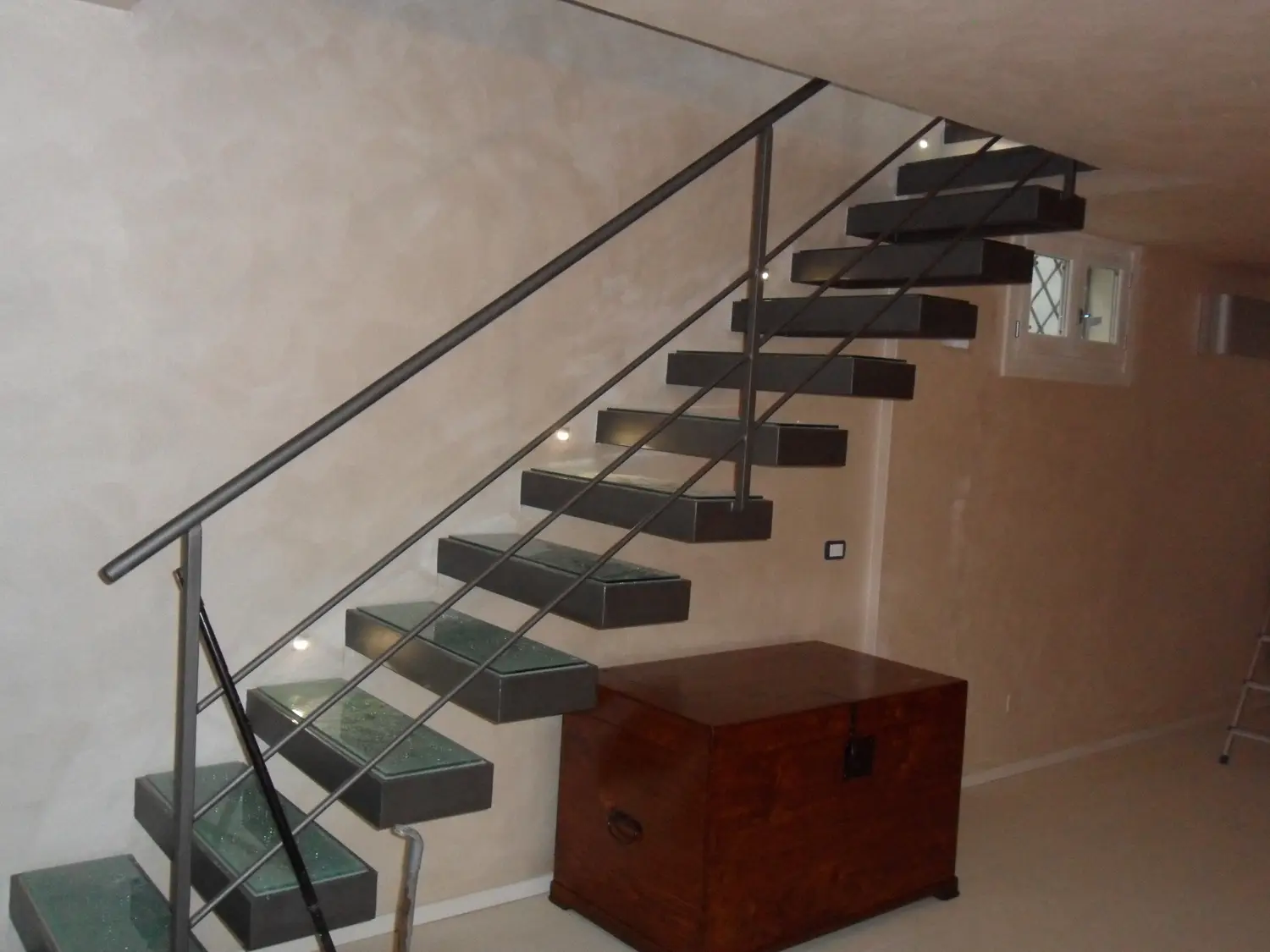 Scala o ringhiera in ferro battuto (foto 38)