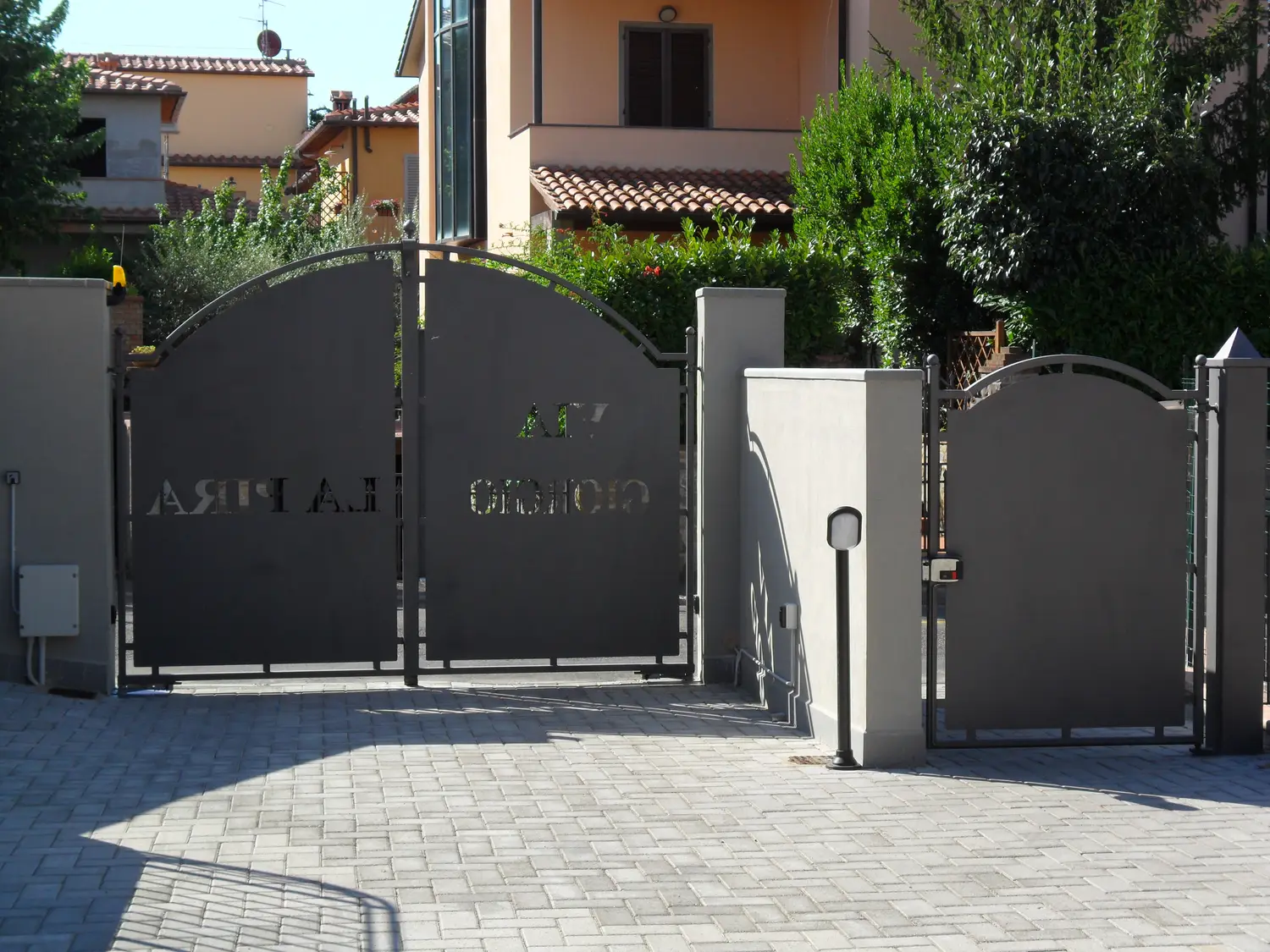 Cancello in ferro realizzato da Alamanni Fabbro (foto 68)