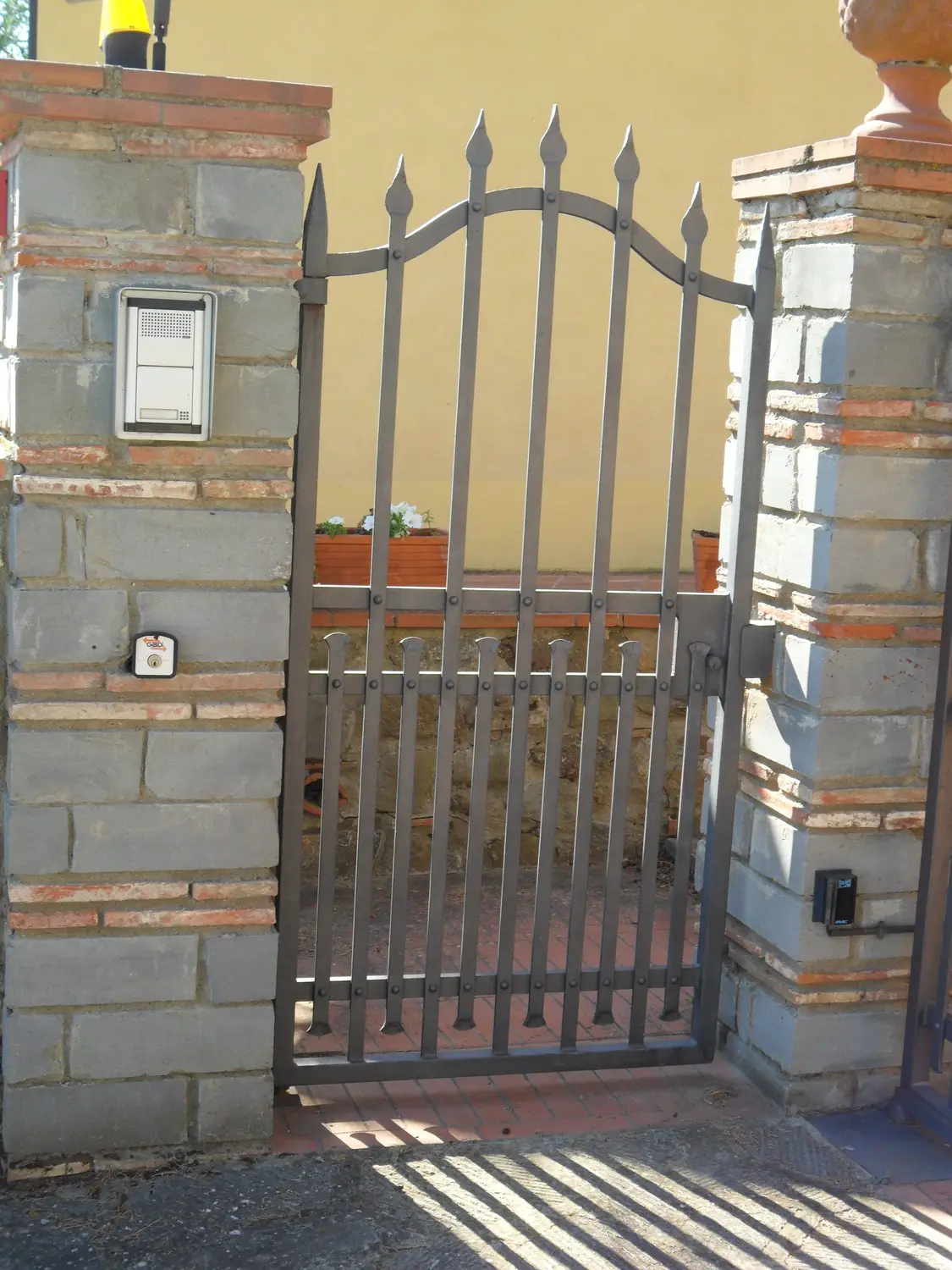 Cancello in ferro realizzato da Alamanni Fabbro (foto 72)