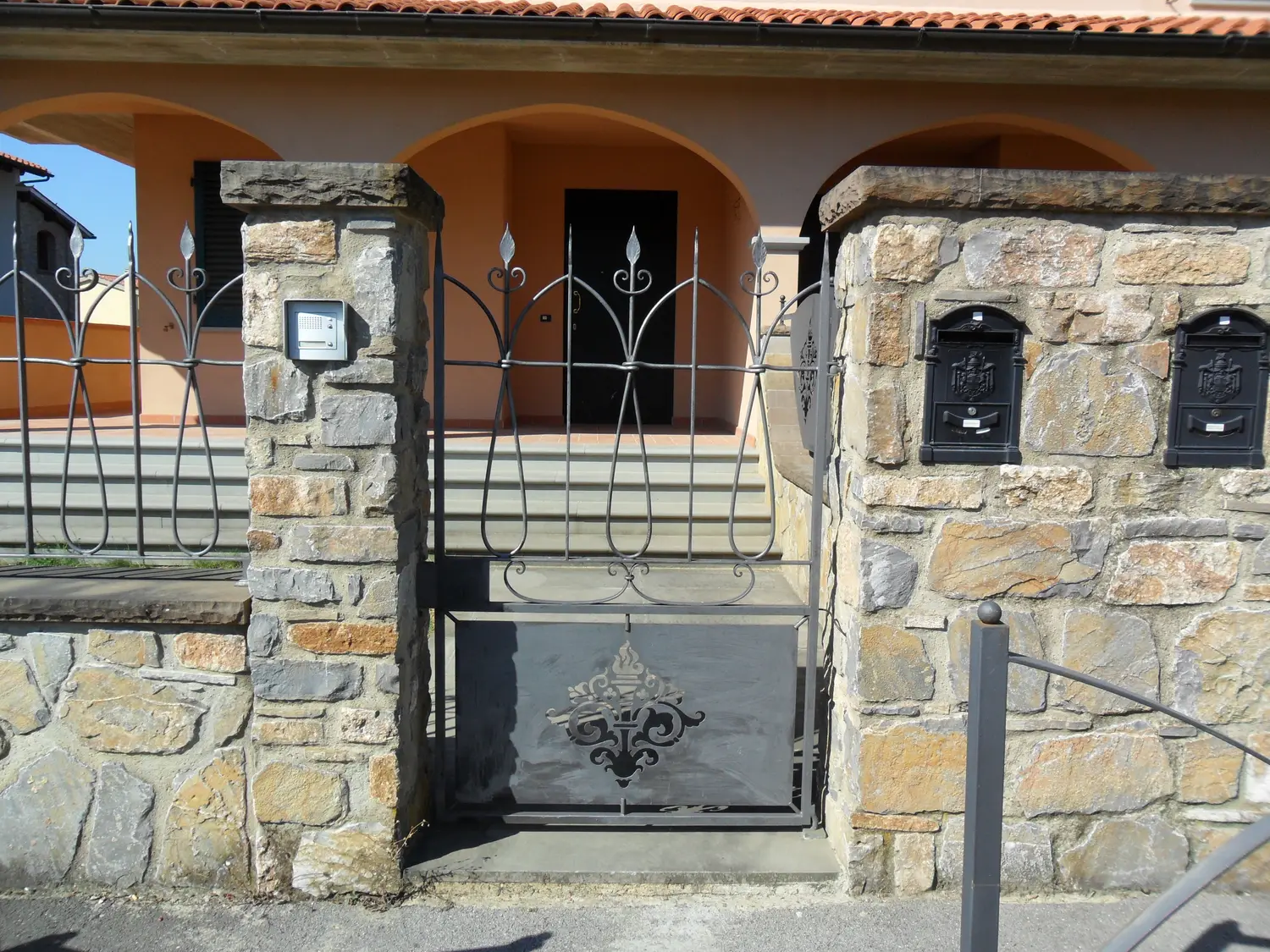 Cancello in ferro realizzato da Alamanni Fabbro (foto 80)