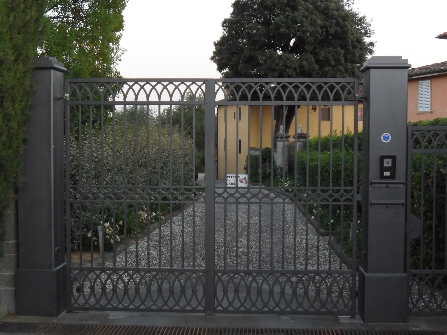 Cancello in ferro realizzato da Alamanni Fabbro (foto 91)